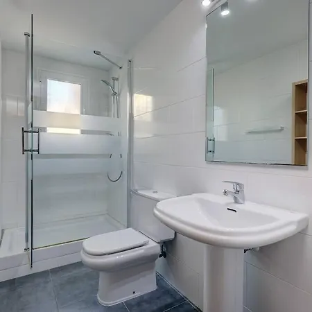 شقة Spacious 2 Bedroom With Sea View! *