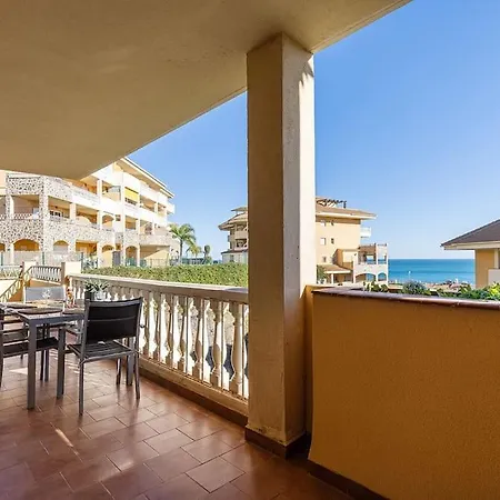 Spacious 2 Bedroom With Sea View!