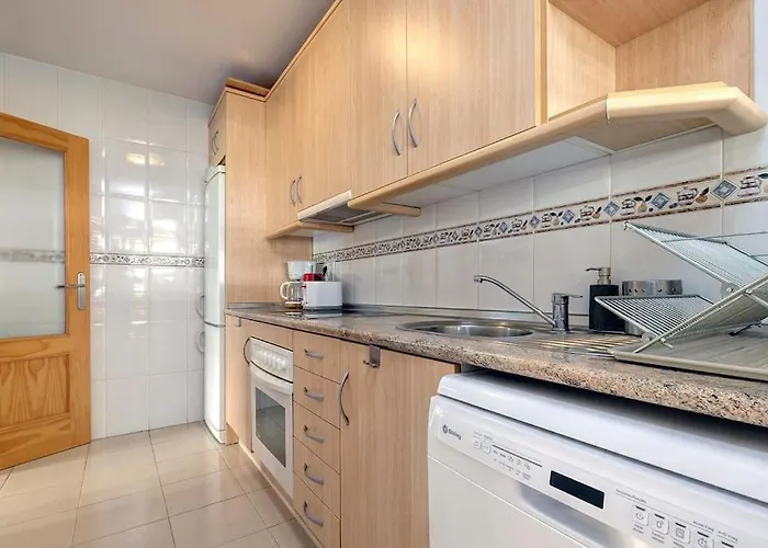 Spacious 2 Bedroom With Sea View! * フエンヒロラ