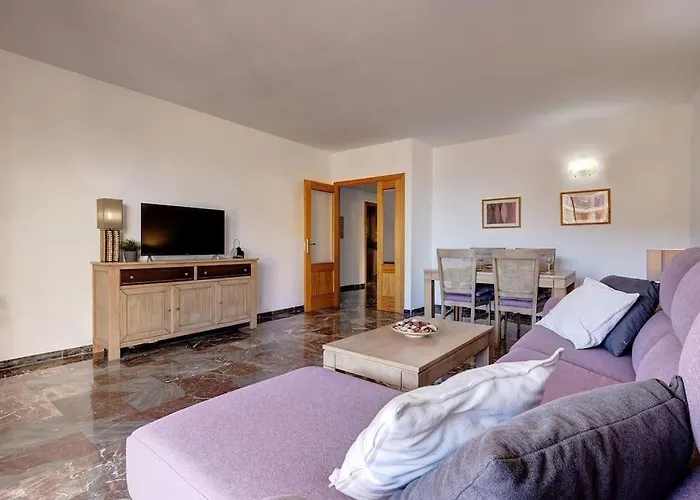 Spacious 2 Bedroom With Sea View! フエンヒロラ