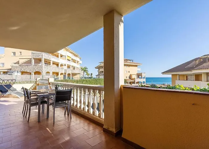 Spacious 2 Bedroom With Sea View!
