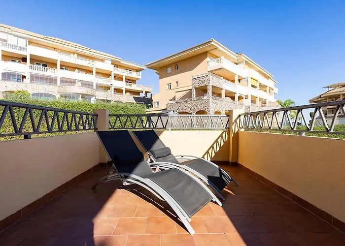 Spacious 2 Bedroom With Sea View! アパート