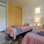 Appartement Spacious 2 Bedroom With Sea View!