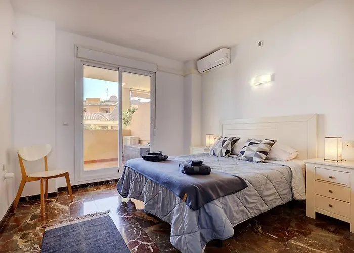 Spacious 2 Bedroom With Sea View! פואנגירולה