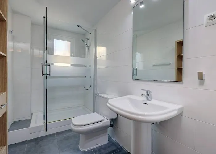 דירה Spacious 2 Bedroom With Sea View! *