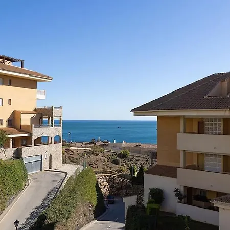 Spacious 2 Bedroom With Sea View! *