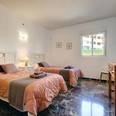 Spacious 2 Bedroom With Sea View! *