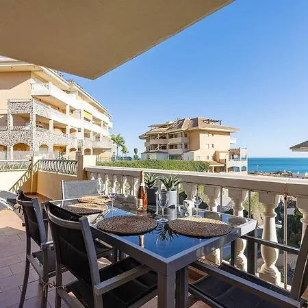 公寓 Spacious 2 Bedroom With Sea View!