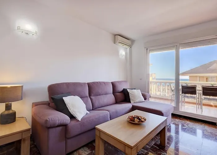 Spacious 2 Bedroom With Sea View! Lejlighed