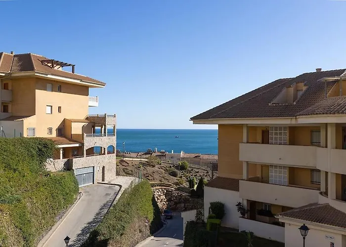 Spacious 2 Bedroom With Sea View! *