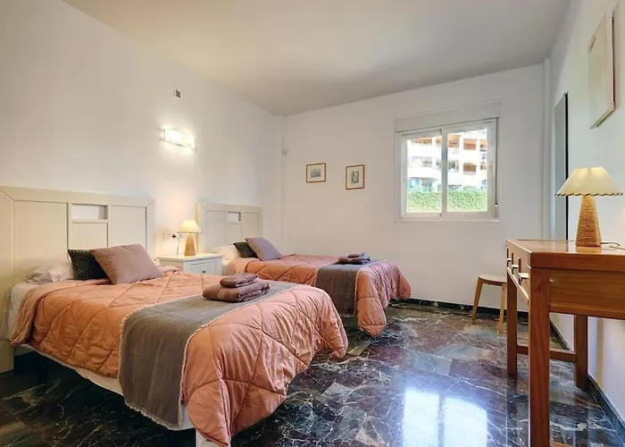 Spacious 2 Bedroom With Sea View! *